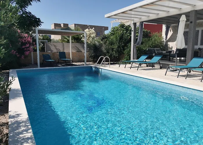 וילה Sundowner שיבניק